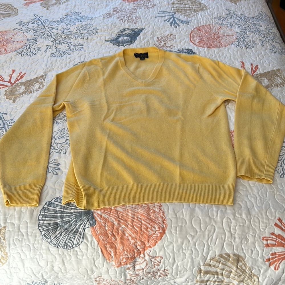 Club Room cashmere sweater. Yellow. Small